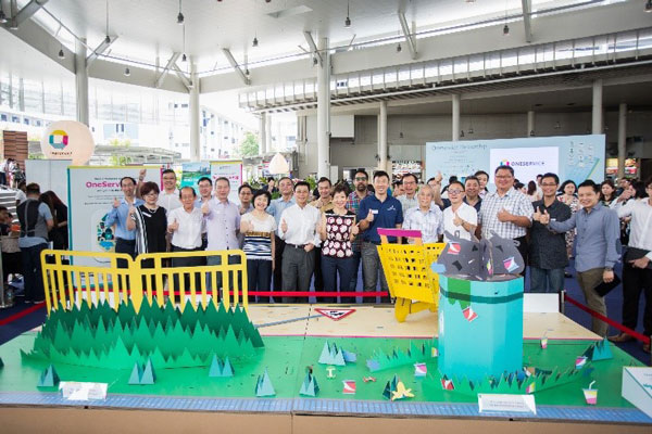 Minister Grace Fu with invited guests at the municipal “pop-up” display.