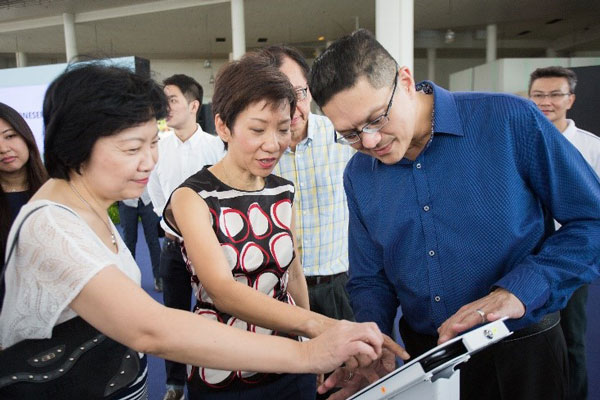 MSO staff demonstrating the use new OneService App Category, “Facilities in HDB Estates”.